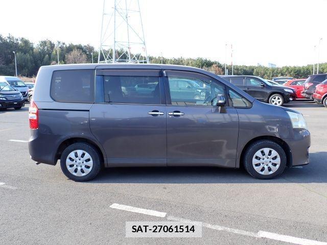 Toyota NOAH 2011-02 7799985-3