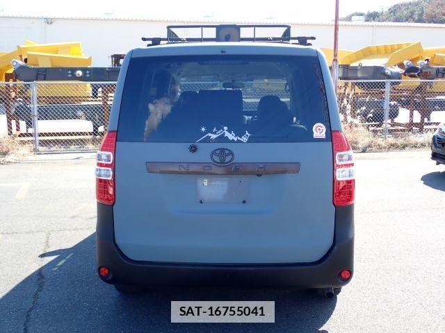 Toyota NOAH 2011-10 7799986-1