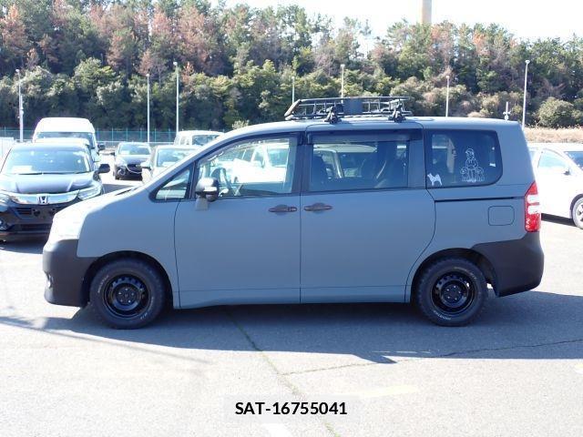 Toyota NOAH 2011-10 7799986-10