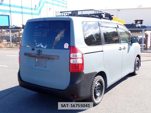 Toyota NOAH 2011-10 7799986-13