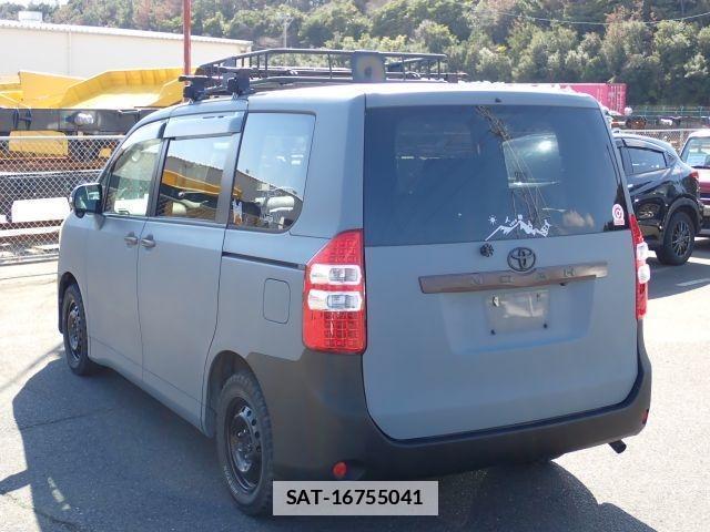 Toyota NOAH 2011-10 7799986-14
