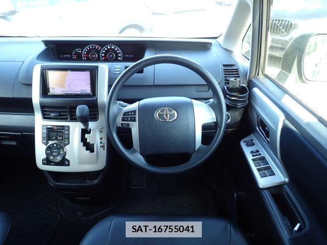 Toyota NOAH 2011-10 7799986-2