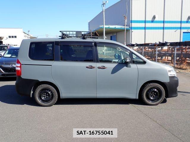 Toyota NOAH 2011-10 7799986-3