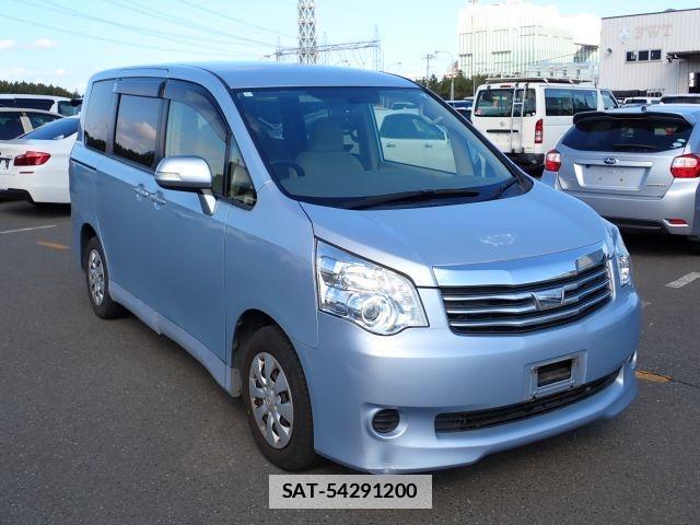 Toyota NOAH 2013-06 7799987-0