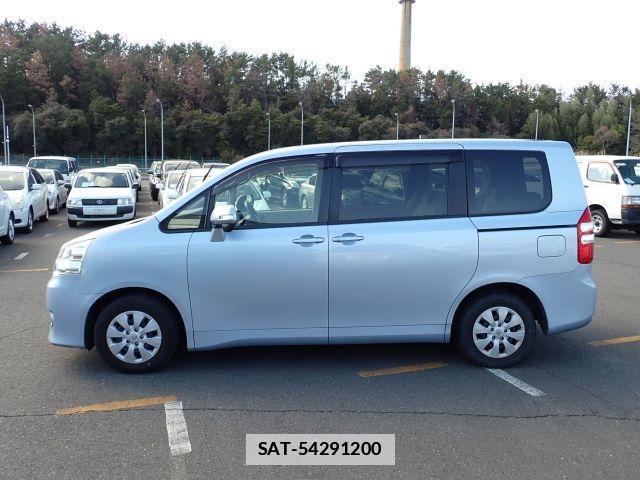 Toyota NOAH 2013-06 7799987-10