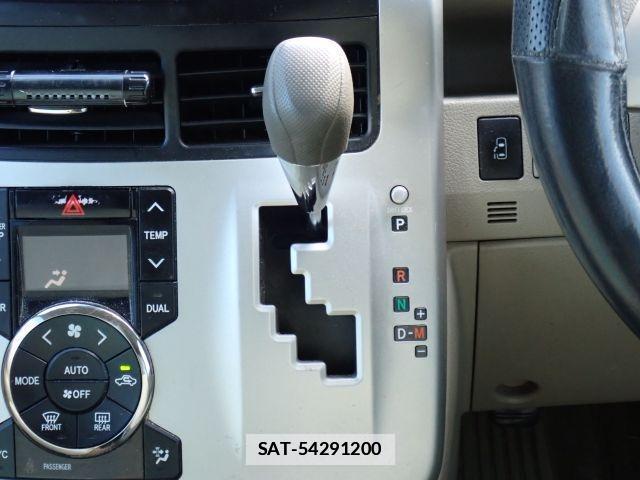 Toyota NOAH 2013-06 7799987-14