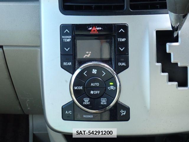 Toyota NOAH 2013-06 7799987-15