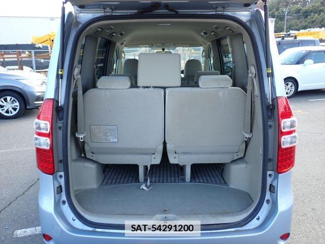 Toyota NOAH 2013-06 7799987-18