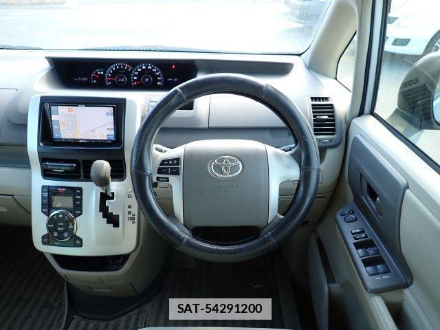 Toyota NOAH 2013-06 7799987-2