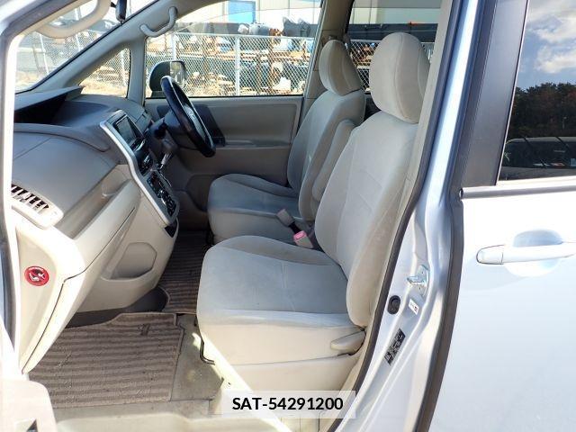 Toyota NOAH 2013-06 7799987-6