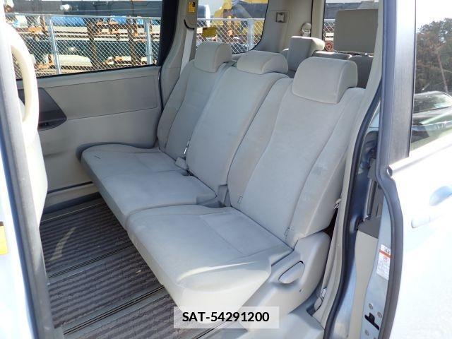 Toyota NOAH 2013-06 7799987-7