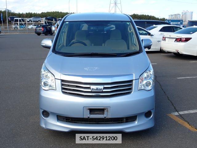 Toyota NOAH 2013-06 7799987-9