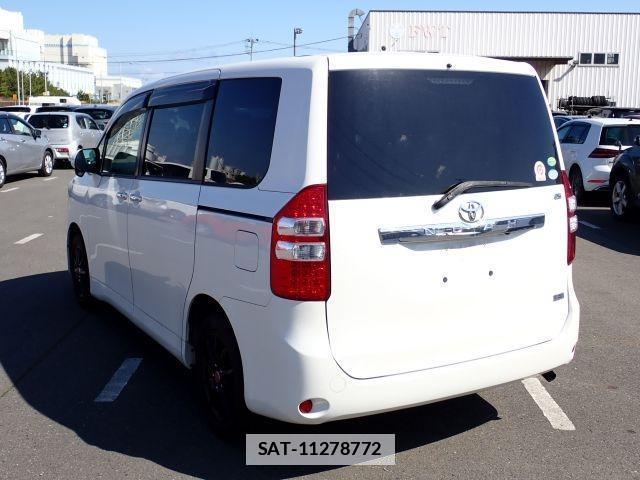 Toyota NOAH 2012-08 7799988-13