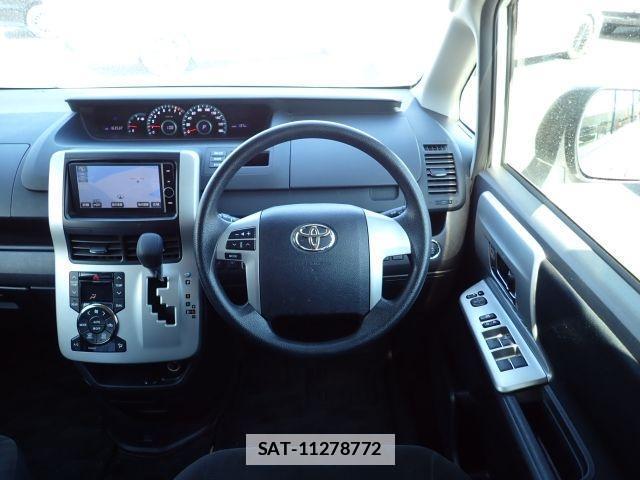 Toyota NOAH 2012-08 7799988-2