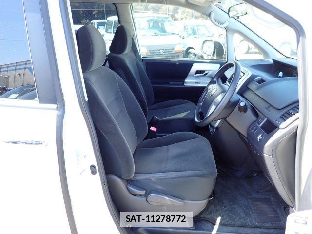 Toyota NOAH 2012-08 7799988-5