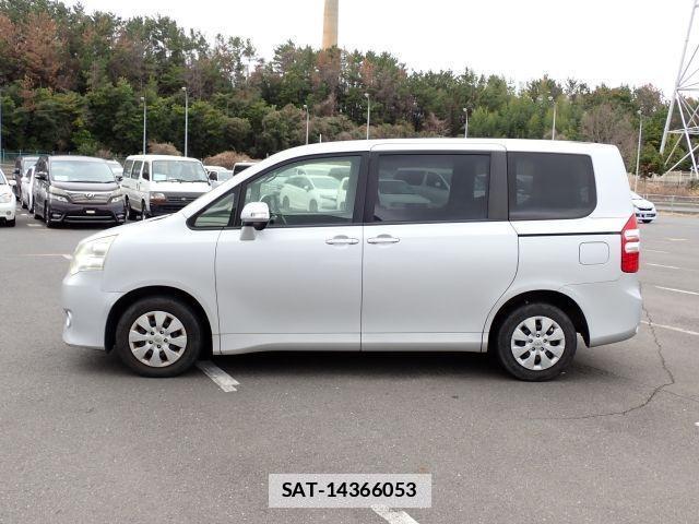 Toyota NOAH 2012-12 7799990-10