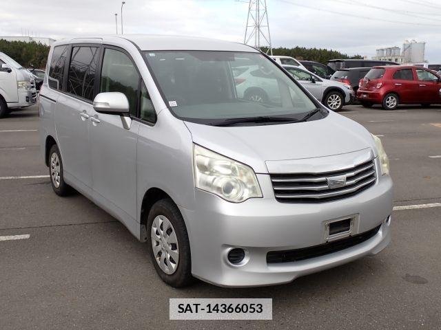 Toyota NOAH 2012-12 7799990-11