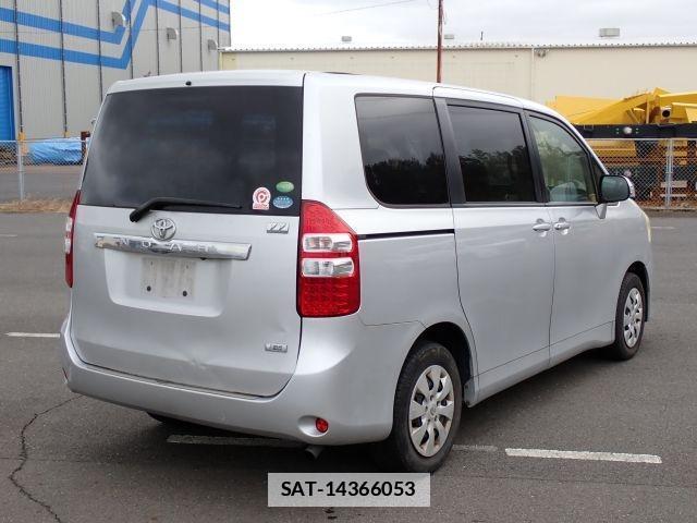 Toyota NOAH 2012-12 7799990-13