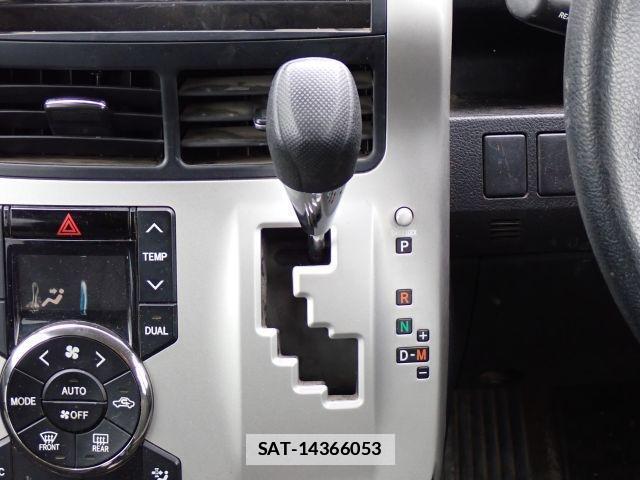 Toyota NOAH 2012-12 7799990-15