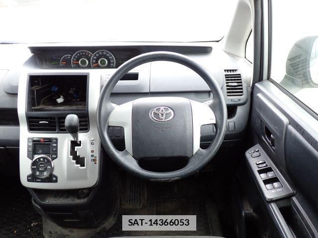Toyota NOAH 2012-12 7799990-2