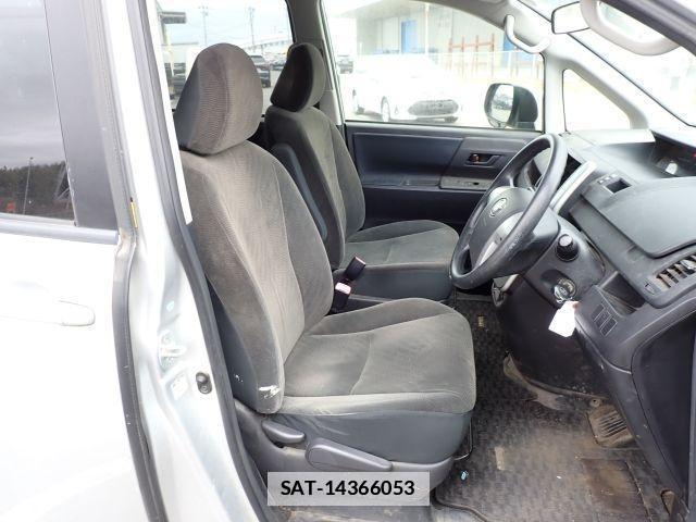 Toyota NOAH 2012-12 7799990-5