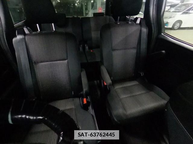Toyota NOAH 2017-09 7800170-3