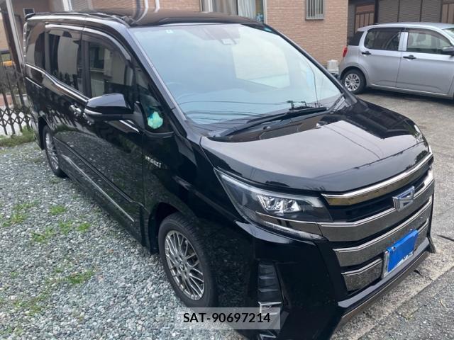 Toyota NOAH 2018-04 7800258-1