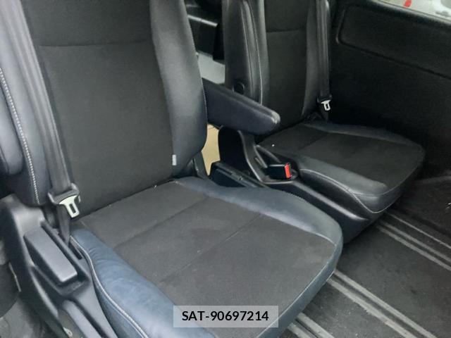 Toyota NOAH 2018-04 7800258-5
