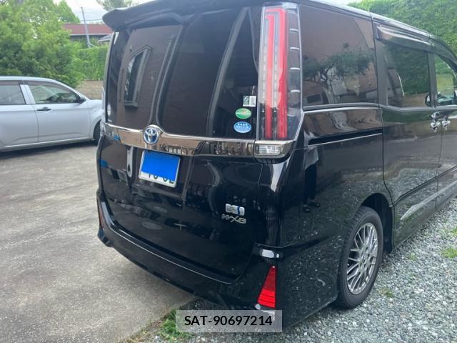 Toyota NOAH 2018-04 7800258-8