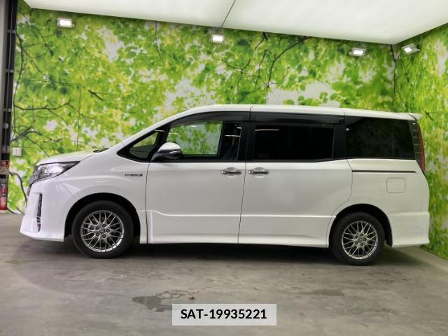 Toyota NOAH 2019-11 7800856-1