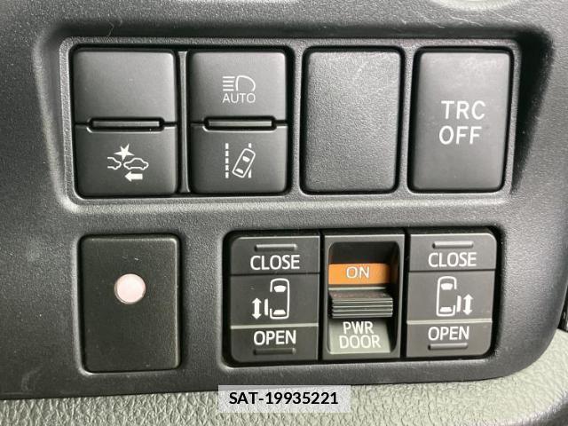 Toyota NOAH 2019-11 7800856-17