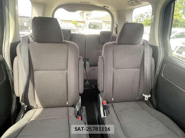 Toyota NOAH 2015-03 7800931-18