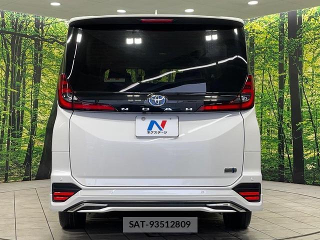 Toyota NOAH 2023-10 7801036-15