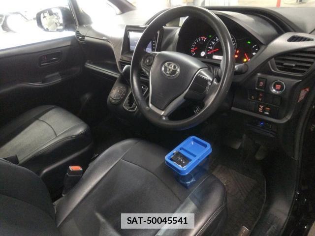 Toyota NOAH 2020-10 7801433-2