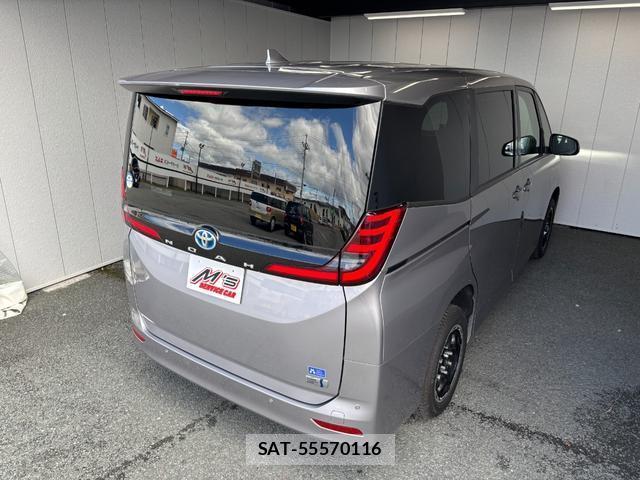 Toyota NOAH 2022-03 7801896-2