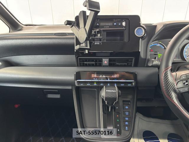 Toyota NOAH 2022-03 7801896-6