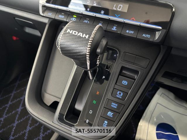 Toyota NOAH 2022-03 7801896-7