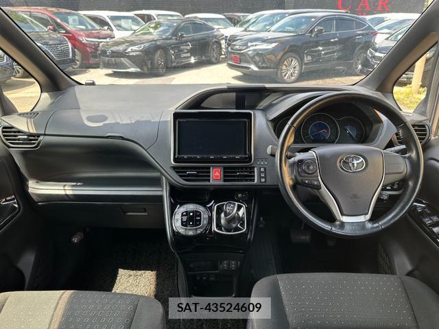 Toyota NOAH 2017-07 7802236-1