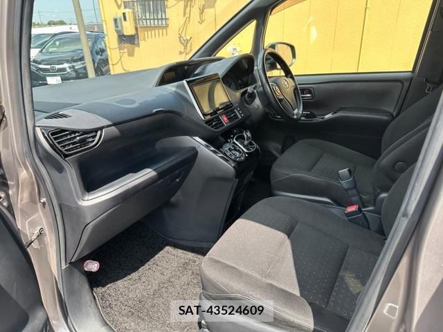 Toyota NOAH 2017-07 7802236-13