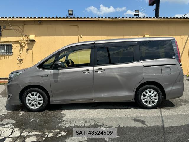 Toyota NOAH 2017-07 7802236-19