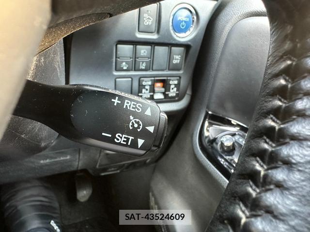 Toyota NOAH 2017-07 7802236-4