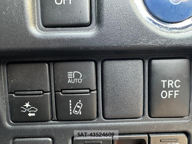 Toyota NOAH 2017-07 7802236-5