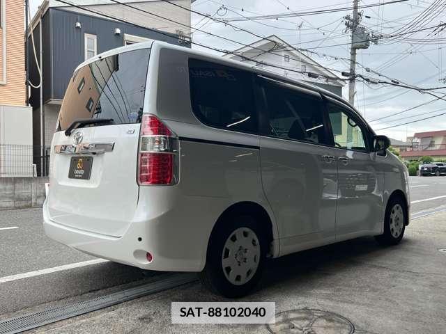 Toyota NOAH 2010-03 7802583-4