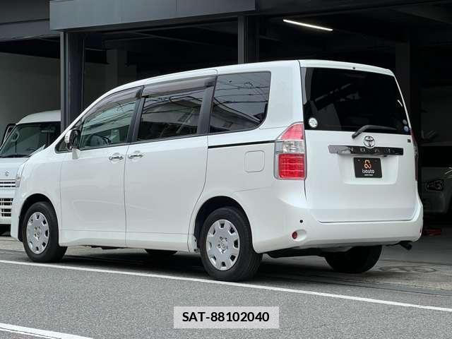 Toyota NOAH 2010-03 7802583-7