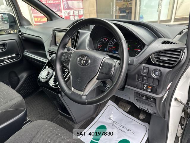 Toyota NOAH 2021-03 7802811-12