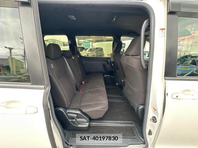 Toyota NOAH 2021-03 7802811-13