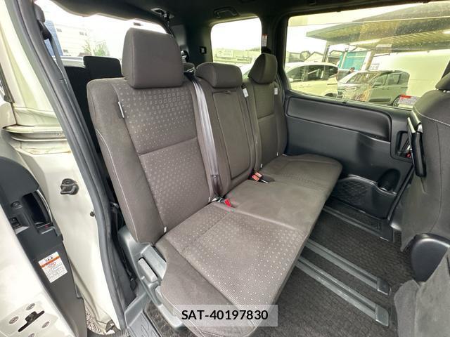 Toyota NOAH 2021-03 7802811-14
