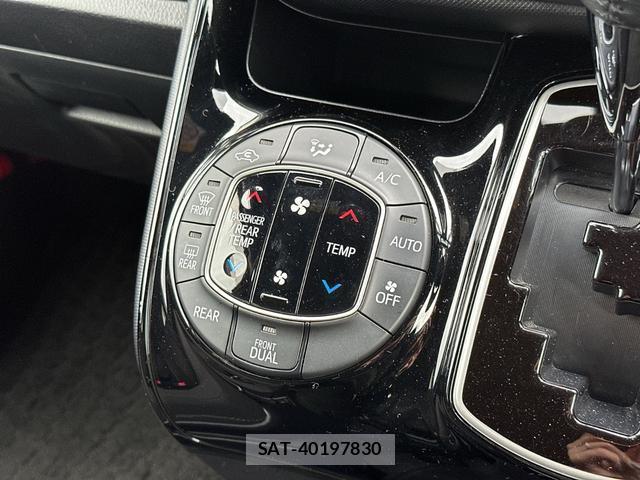 Toyota NOAH 2021-03 7802811-7