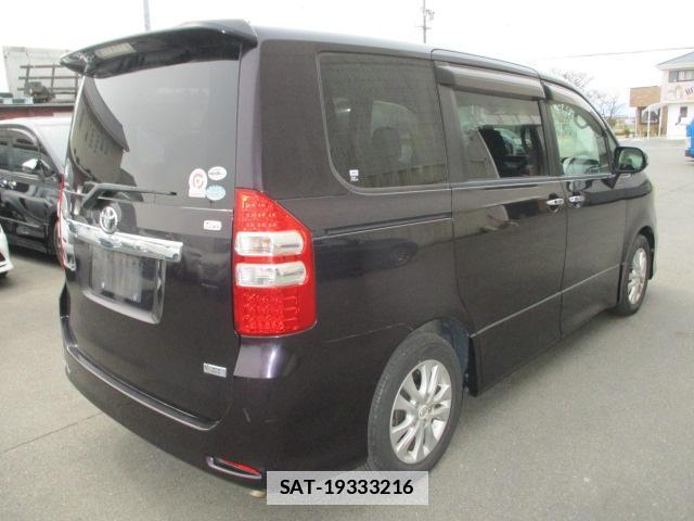 Toyota NOAH 2012-02 7803313-13