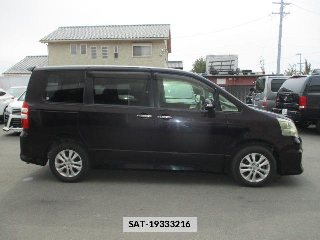 Toyota NOAH 2012-02 7803313-3